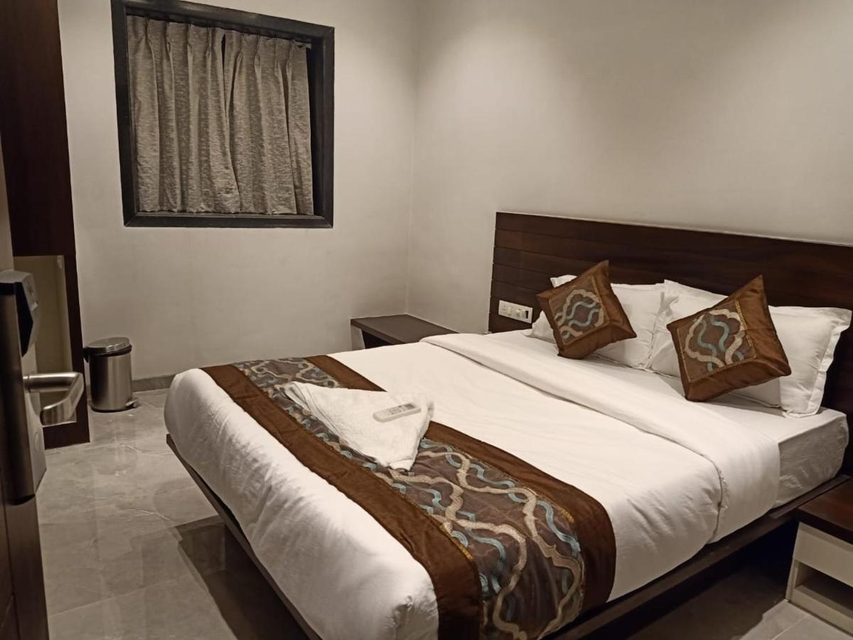 Hotel Flora Suites - Fort Mumbai Exterior foto